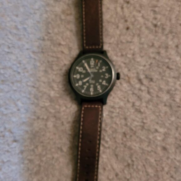 Men's Timex Expedition watch with Indiglo in excellent shape, brown leather band - Picture 2 of 3